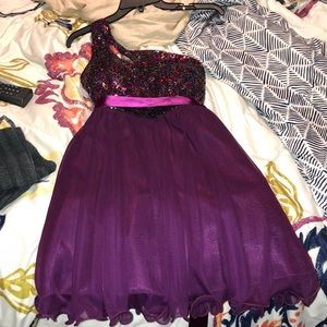 Short sequence one shoulder dress